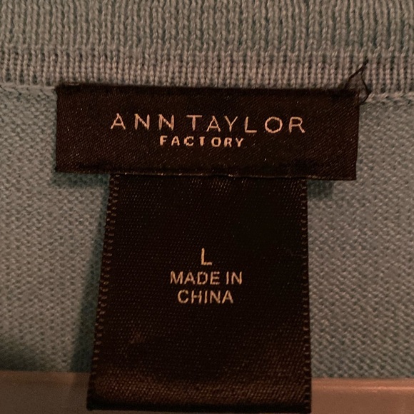 Such a cute cardigan. Scalloped beautiful Ann Taylor green color. Size L. - Picture 3 of 4